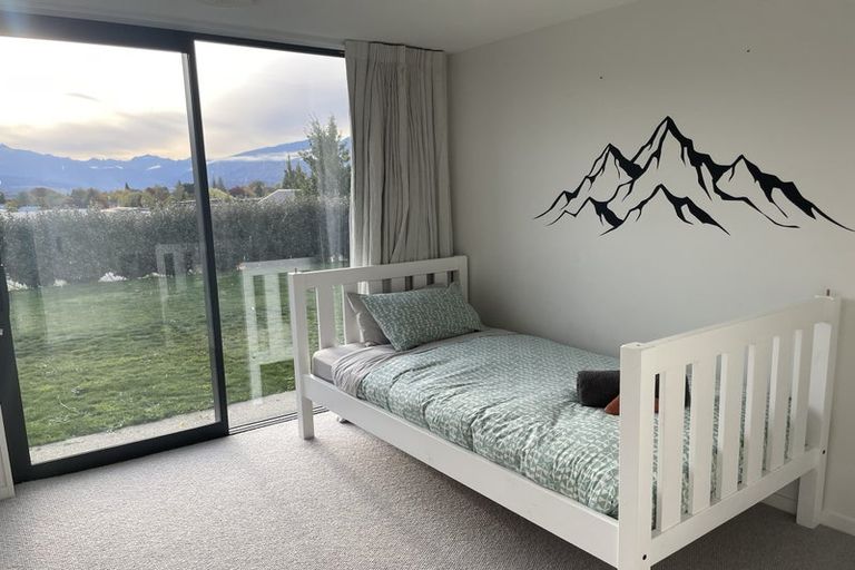 Photo of property in 11 Kereru Crescent, Wanaka, 9305