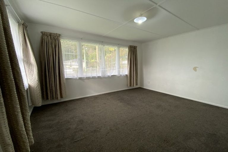 Photo of property in 19 Shackleton Grove, Stokes Valley, Lower Hutt, 5019