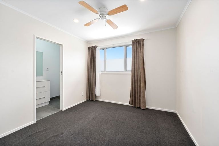 Photo of property in 129 Riverpark Crescent, Henderson, Auckland, 0610