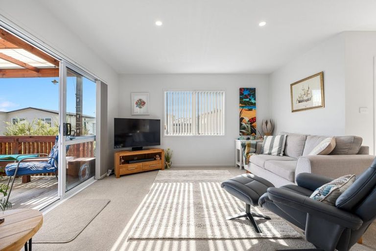 Photo of property in 11 Kamahi Crescent, Papamoa Beach, Papamoa, 3118