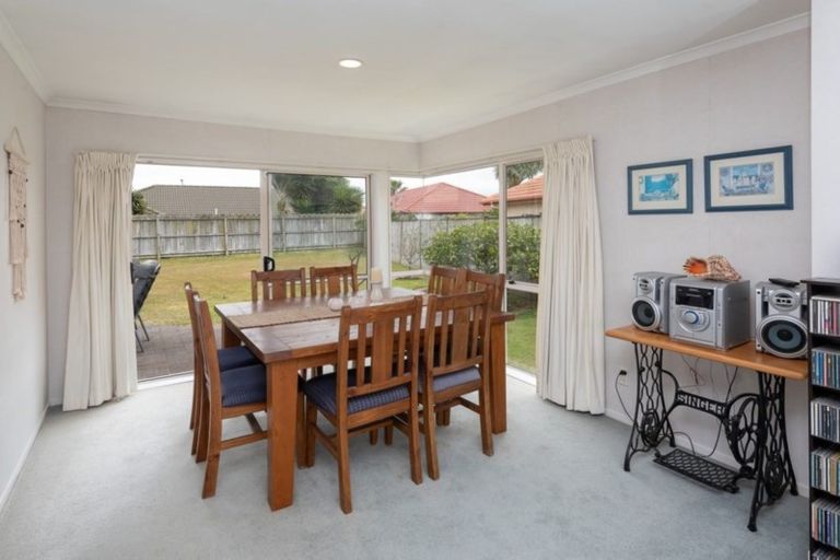 Photo of property in 22 Montecito Place, Golflands, Auckland, 2013