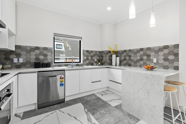 Photo of property in 4225b Great North Road, Glendene, Auckland, 0602