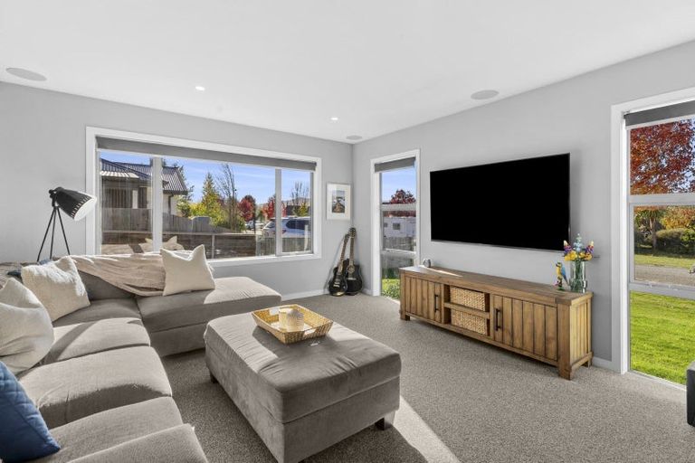 Photo of property in 10 Snowberry Street, Albert Town, Wanaka, 9305