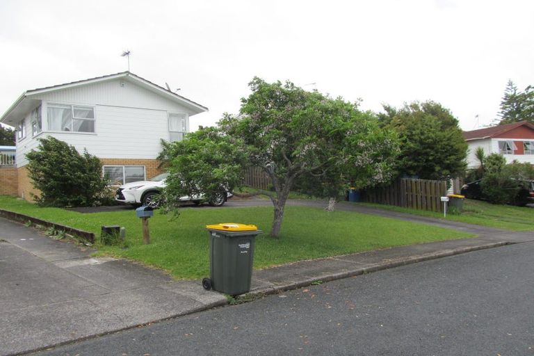 Photo of property in 1/60 Cockayne Crescent, Sunnynook, Auckland, 0620