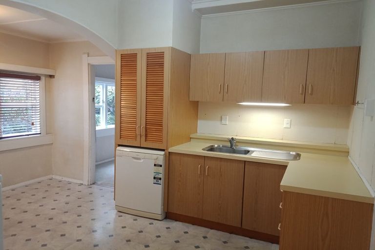 Photo of property in 18 Selwyn Road, Hospital Hill, Napier, 4110