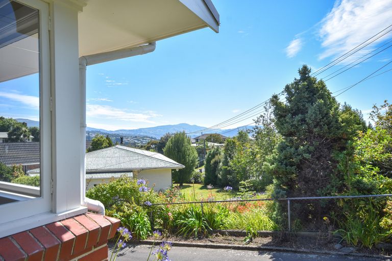 Photo of property in 112 Easther Crescent, Kew, Dunedin, 9012