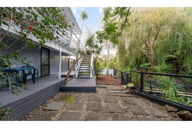 Photo of property in 2/24 Sunnyside Road, Sunnyvale, Auckland, 0612