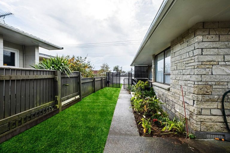 Photo of property in 2 Tiverton Crescent, Whalers Gate, New Plymouth, 4310