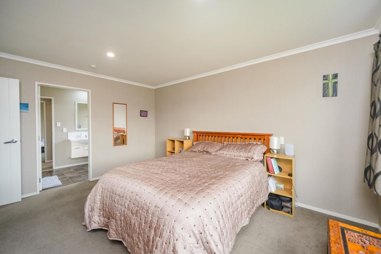 Photo of property in 8 Angelina Way, Kelvin Grove, Palmerston North, 4414