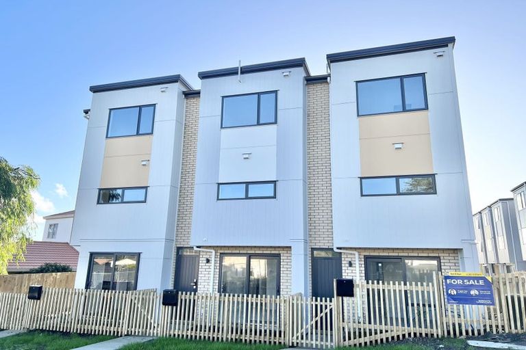 Photo of property in 2/5 Chevis Place, Pakuranga, Auckland, 2010