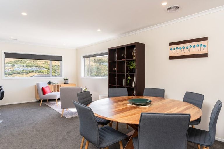 Photo of property in 17 Prestwich Rise, Churton Park, Wellington, 6037