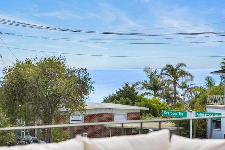 Photo of property in 18 Folkestone Street, Murrays Bay, Auckland, 0630