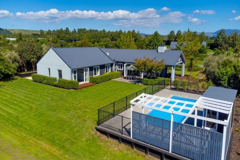 Photo of property in 4 Birdie Way, Martinborough, 5711