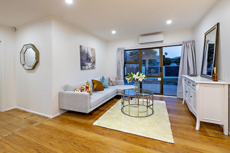 Photo of property in 6b Roys Road, Weymouth, Auckland, 2103