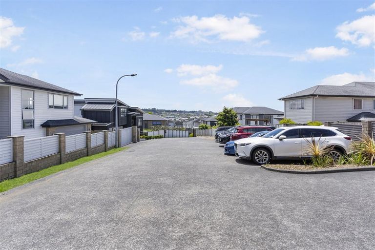Photo of property in 97 Medallion Drive, Oteha, Auckland, 0632