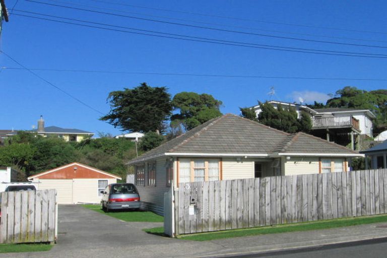 Photo of property in 3 Nohorua Street, Takapuwahia, Porirua, 5022