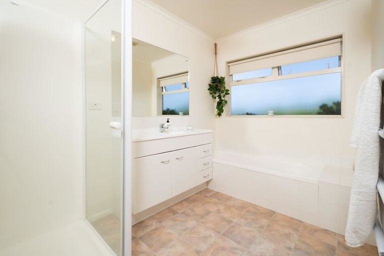 Photo of property in 9 Chesterfield Way, Orewa, 0931