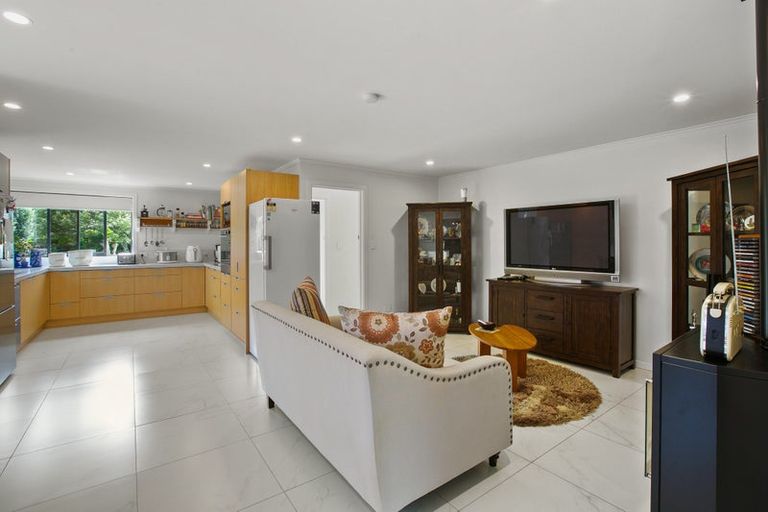 Photo of property in 10 Hoyle Place, New Plymouth, 4310