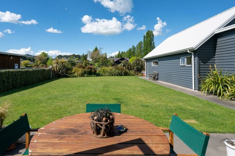 Photo of property in 2 Seagers Close, Kinloch, Taupo, 3377