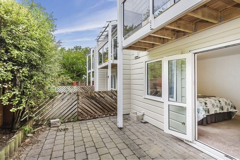 Photo of property in 15 Lawson Place, Mount Victoria, Wellington, 6011