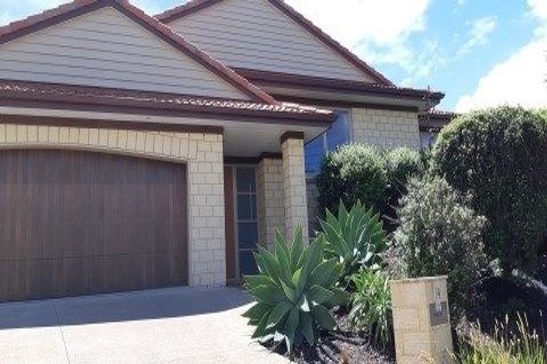 Photo of property in 14 Andre Rise, Stanmore Bay, Whangaparaoa, 0932