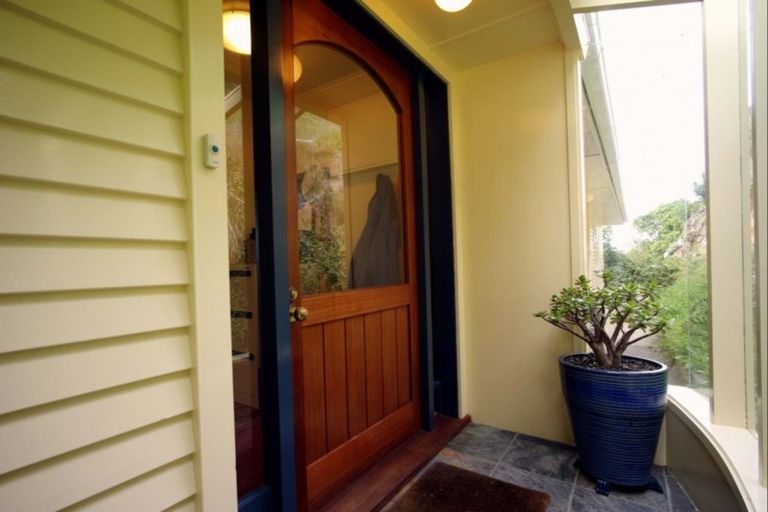 Photo of property in 34 Fortification Road, Karaka Bays, Wellington, 6022