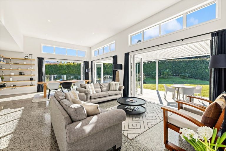 Photo of property in 32 Awanui Crescent, Matakana, 0985