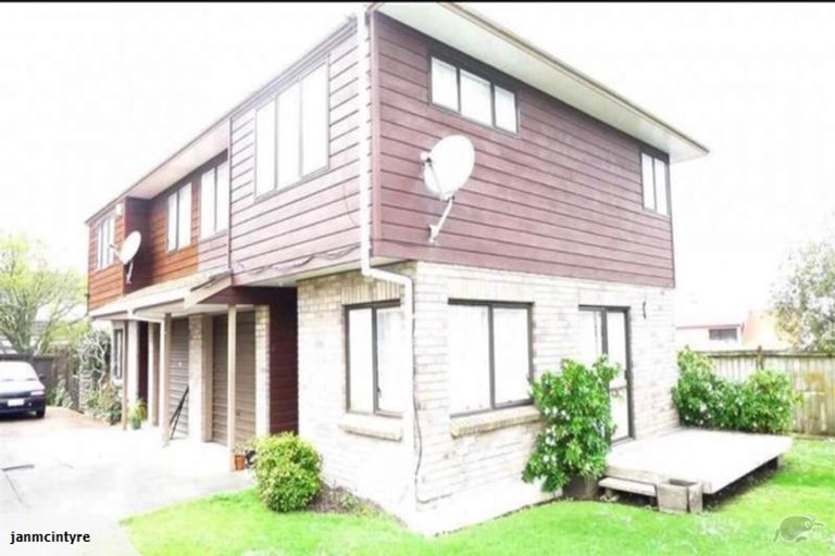 Photo of property in 2/104 Blockhouse Road, Avondale, Auckland, 1026