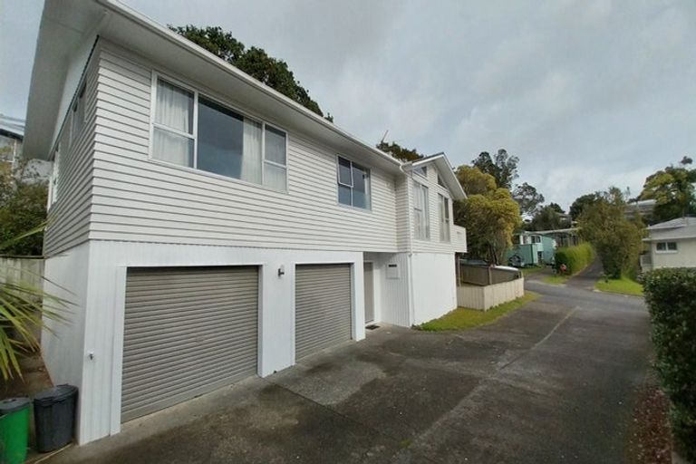 Photo of property in 1/5 Kathleen Street, Totara Vale, Auckland, 0627