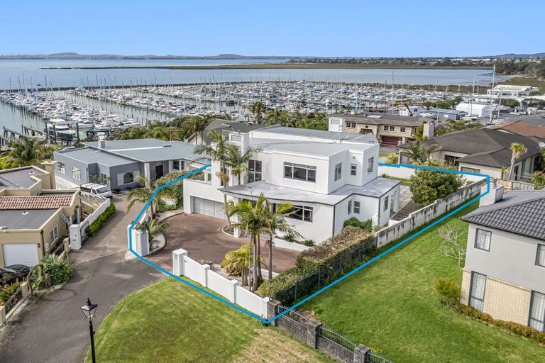 Photo of property in 15 Courtneys, West Harbour, Auckland, 0618
