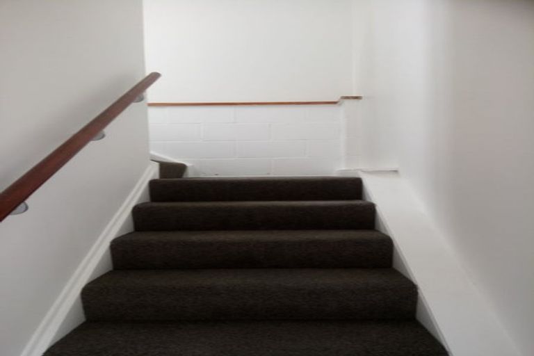 Photo of property in 1/10 Mckelvey Place, Tawa, Wellington, 5028