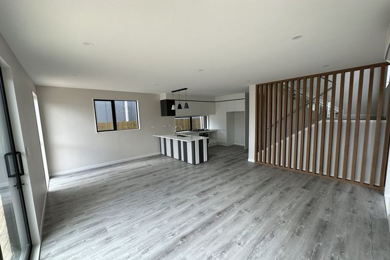 Photo of property in 16 Pohewa Road, Silverdale, 0932