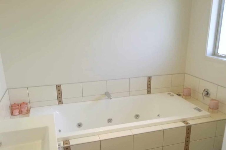 Photo of property in 12 Kahurangi Heights, Aotea, Porirua, 5024