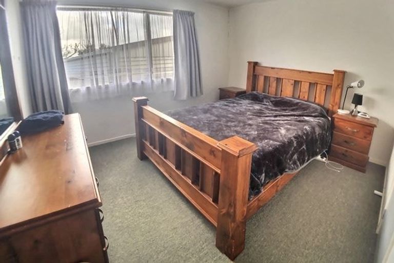 Photo of property in 5 St Margaret Place, West Harbour, Auckland, 0618