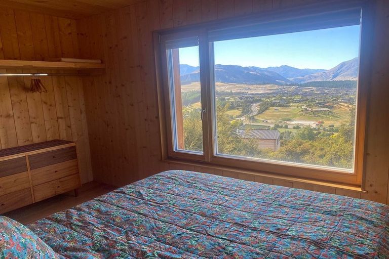 Photo of property in 5 Weatherall Close, Wanaka, 9305