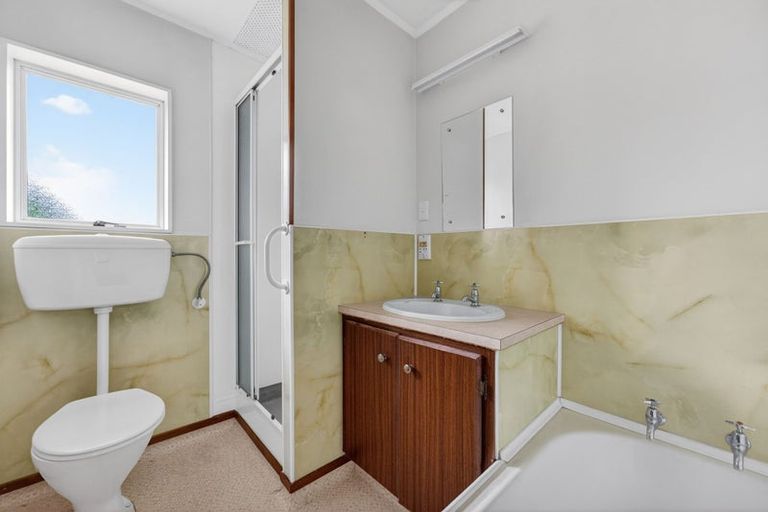 Photo of property in 41 Edgewater Parade, Waiuku, 2123