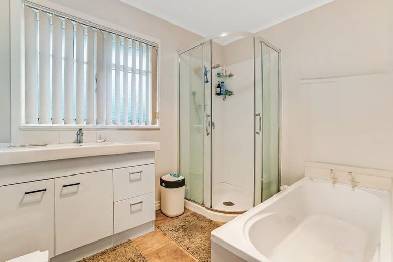 Photo of property in 43 Orams Road, Hillpark, Auckland, 2102