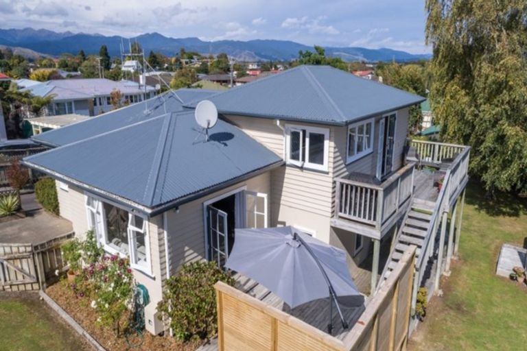 Photo of property in 61 Kawiu Road, Levin, 5510