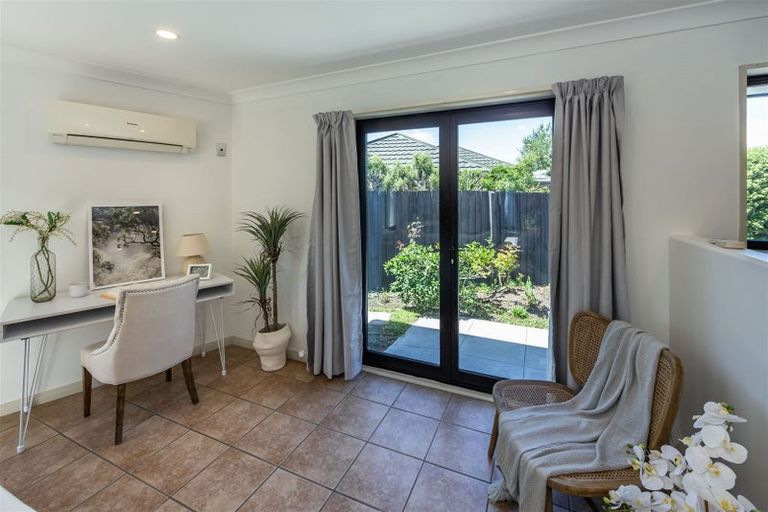 Photo of property in 9 Seclusion Lane, Parklands, Christchurch, 8083