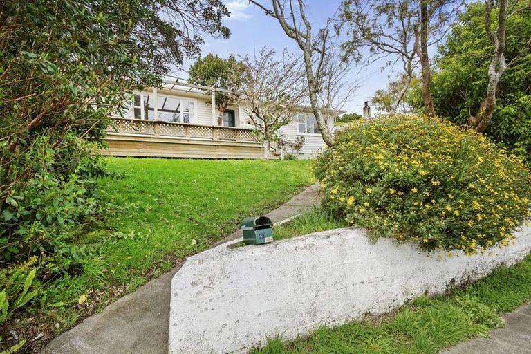 Photo of property in 49 Taylor Terrace, Tawa, Wellington, 5028