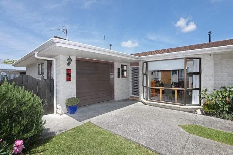 Photo of property in 43 Cedar Crescent, Feilding, 4702