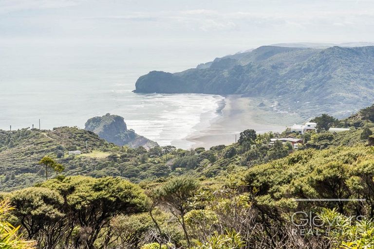 Photo of property in 23 Te Ahuahu Road, Piha, New Lynn, 0772