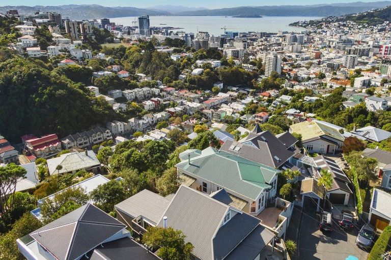 Photo of property in 38 Mortimer Terrace, Aro Valley, Wellington, 6021