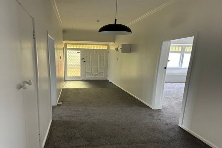 Photo of property in 41 Woodglen Road, Glen Eden, Auckland, 0602