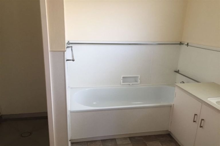 Photo of property in 4 Linklater Avenue, Bellevue, Tauranga, 3110