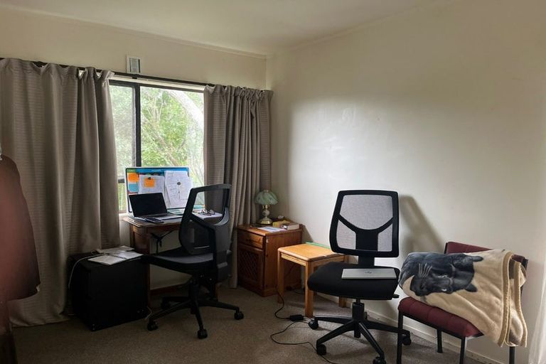 Photo of property in 2/4 Lyons Avenue, Murrays Bay, Auckland, 0630