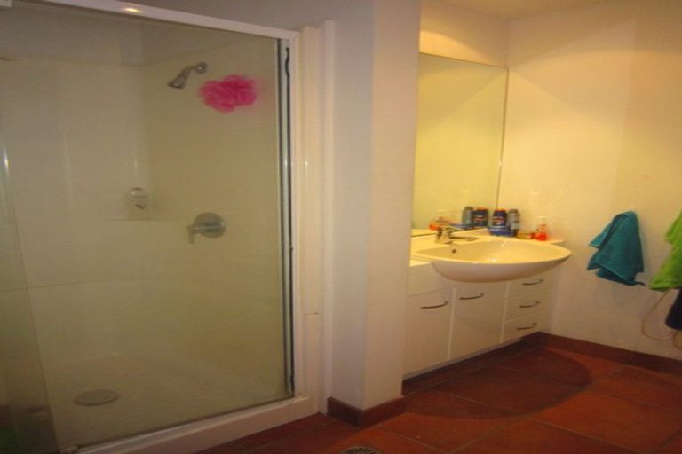 Photo of property in 4b/5 Kent Terrace, Mount Victoria, Wellington, 6011