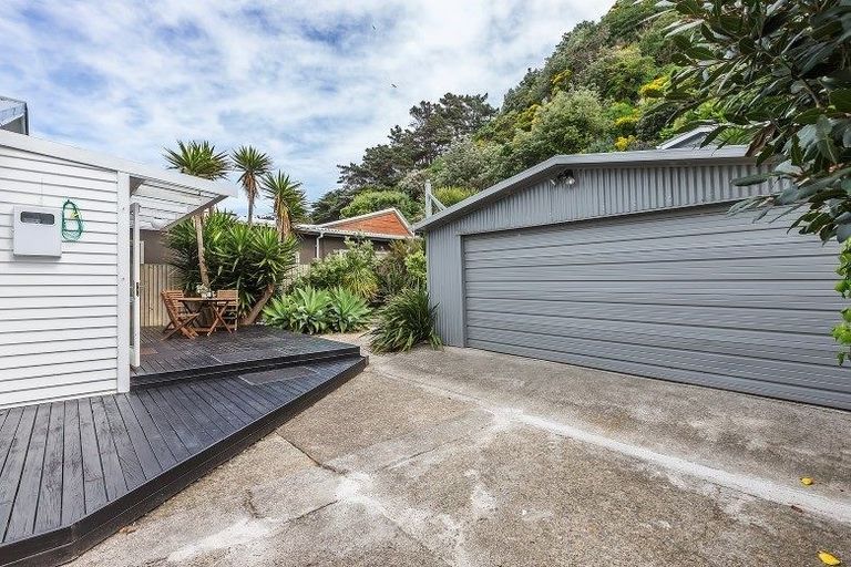 Photo of property in 117 Breaker Bay Road, Breaker Bay, Wellington, 6022