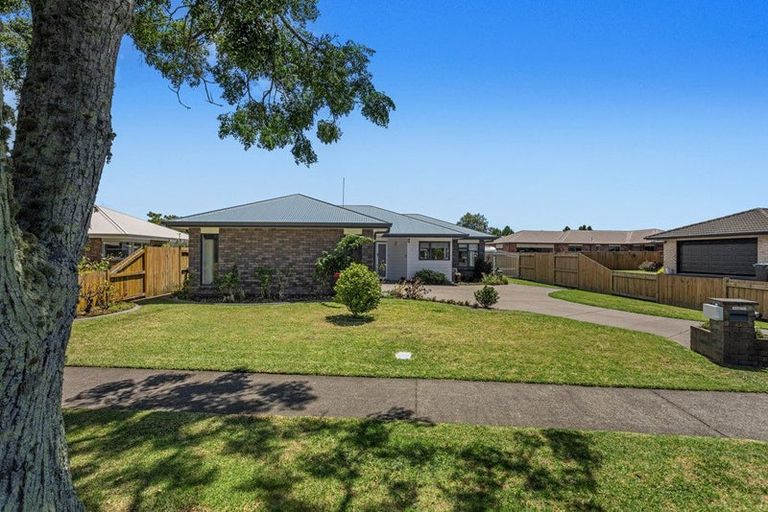 Photo of property in 21 Edgewater Grove, Whakatane, 3120