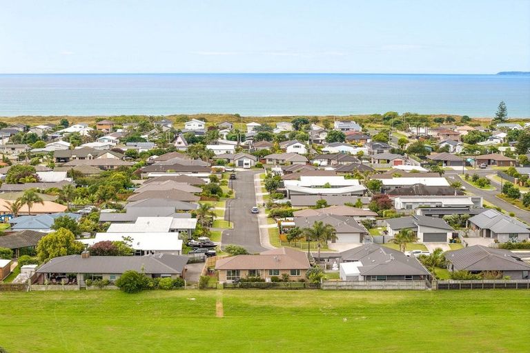 Photo of property in 46 Butterworth Crescent, Papamoa Beach, Papamoa, 3118